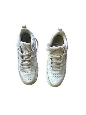 Nike Kids White Sneakers 👟 Size 5Y